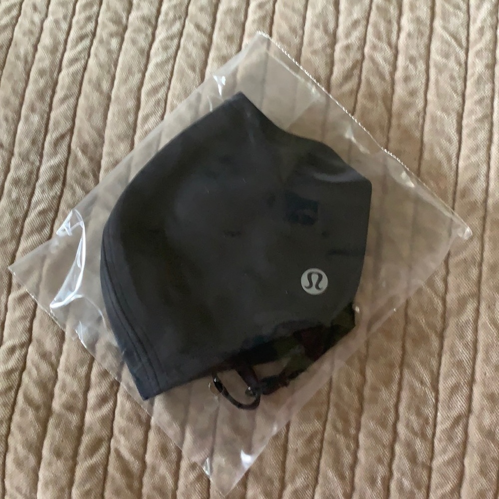 Lululemon Double Strap Face Mask